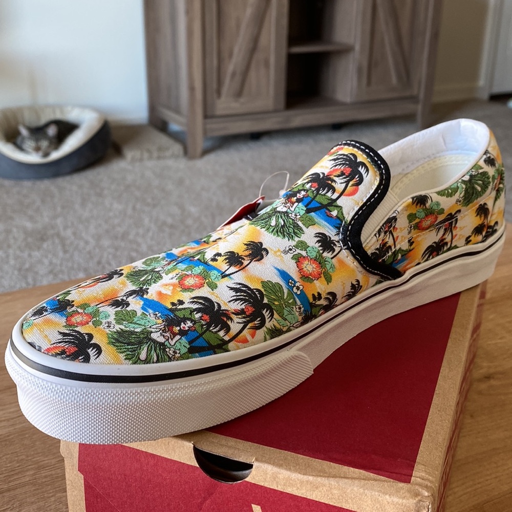 NWT/NIB Aloha Black/True White Vans Classic Slip-On